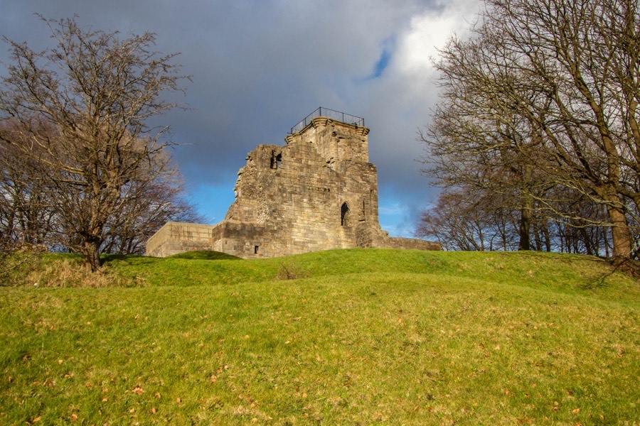 Crookston Castle Castle in Paisley, Renfrewshire Stravaiging around